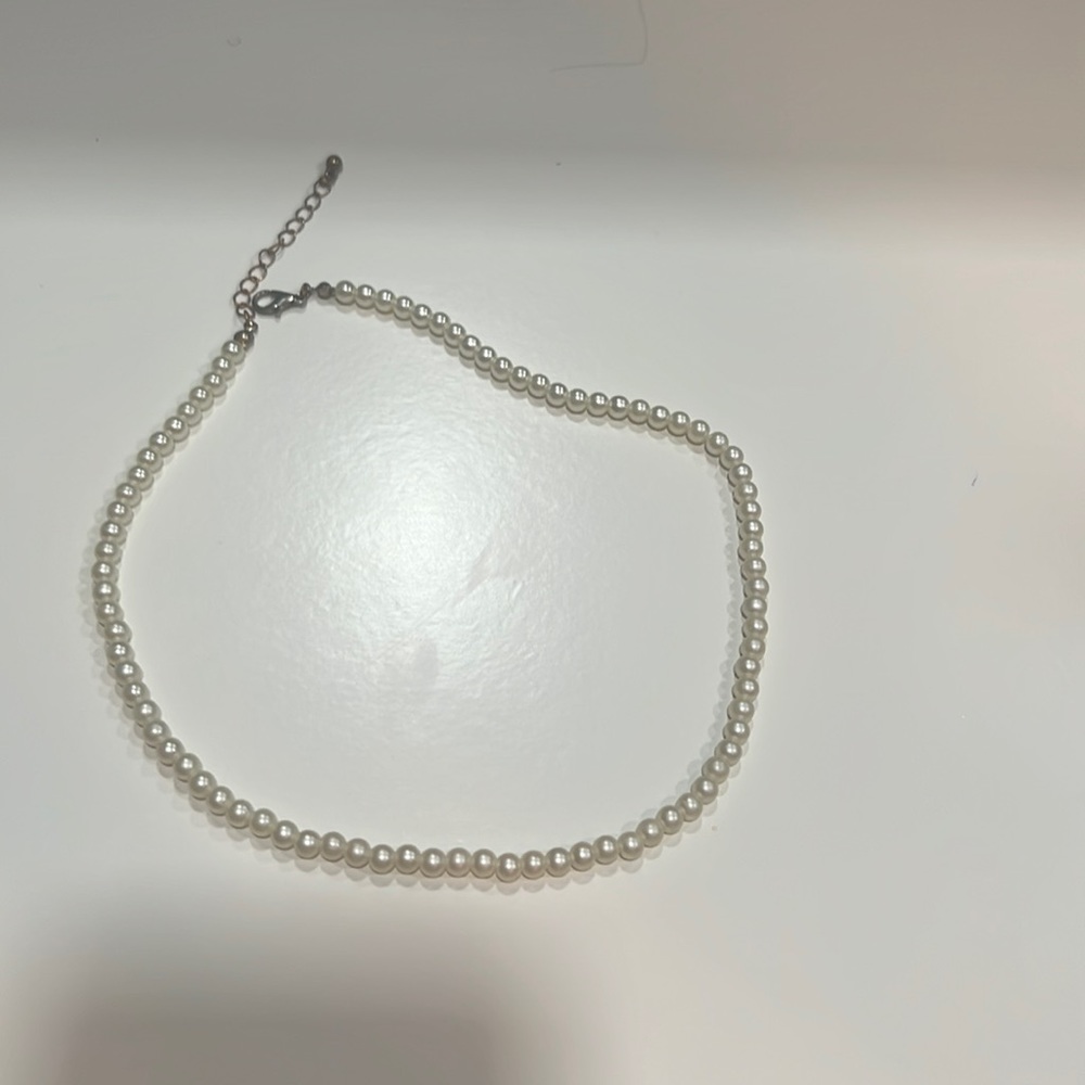 white pearl choker